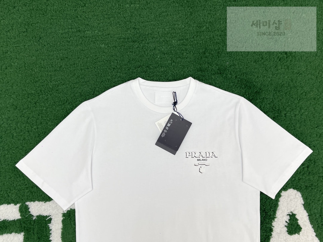 P R A D A 프라다 입체 프린티드 레터링 로고 박시 반팔 티셔츠 “2COLOR” NO.1 의류 13번 이미지