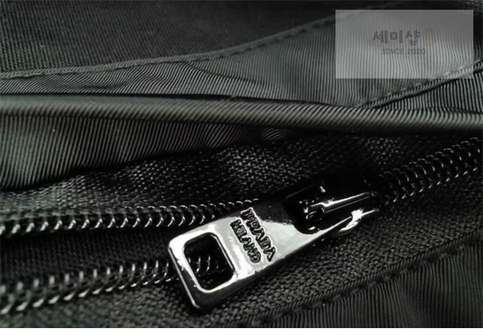 P R A D A 프라다 트라이앵글로고 리나일론 저지 티셔츠 의류 20번 이미지