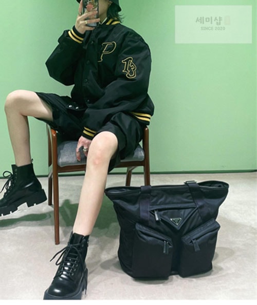 P R A D A 프라다 패치 리나일론 봄버 바시티 자켓 블루종 의류 13번 이미지