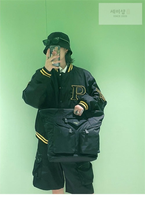 P R A D A 프라다 패치 리나일론 봄버 바시티 자켓 블루종 의류 14번 이미지