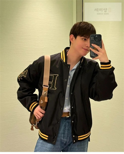 P R A D A 프라다 패치 리나일론 봄버 바시티 자켓 블루종 의류 18번 이미지