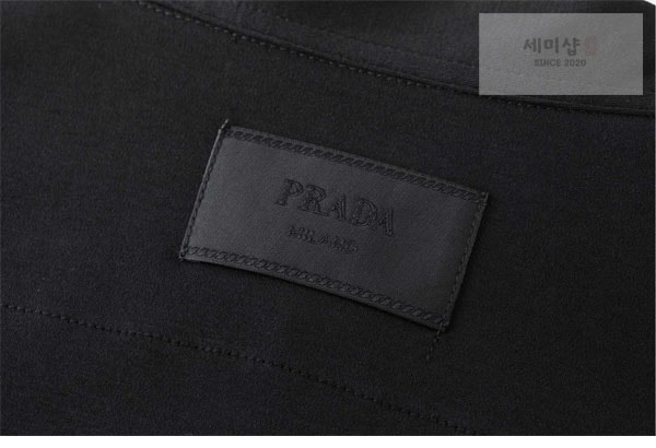 P R A D A 프라다 포켓 트라이앵글 로고 폴로 티셔츠 의류 20번 이미지