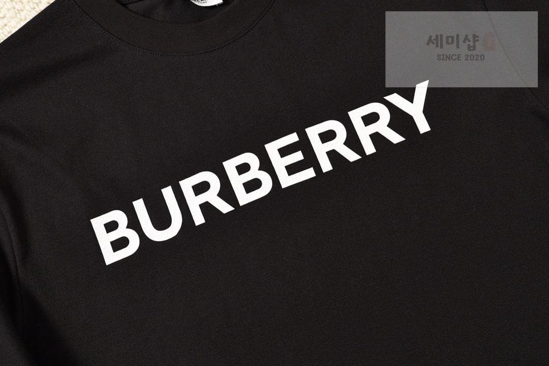 Burberry 버버리 로고 프린트 코튼 티셔츠 레플리카 5번 이미지 - 의류 | 세미샵 레플리카 사이트
