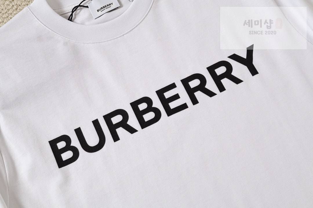 Burberry 버버리 로고 프린트 코튼 티셔츠 레플리카 6번 이미지 - 의류 | 세미샵 레플리카 사이트