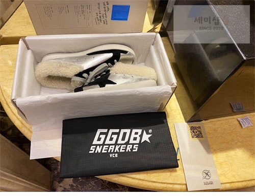 Golden Goose 골든구스 여성 시어링 뮬 스니커즈 신발 5번 이미지