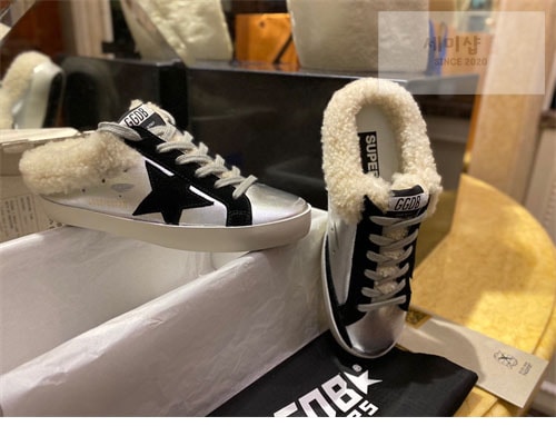 Golden Goose 골든구스 여성 시어링 뮬 스니커즈 신발 7번 이미지