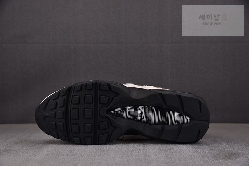 Comme Des Garcons 나이키 x 꼼데가르송 에어맥스 95 블랙 그레이 CU8406-101 신발 3번 이미지