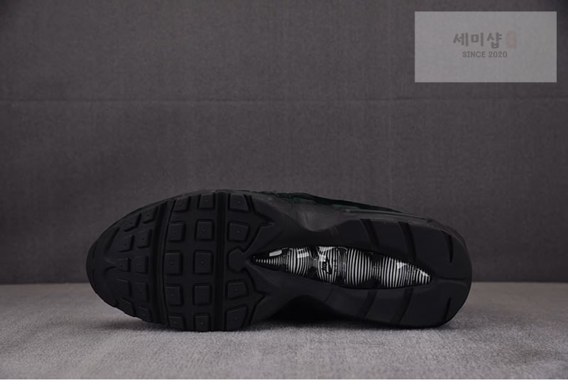 Comme Des Garcons 나이키 x 꼼데가르송 에어맥스 95 블랙 CU8406-001 신발 4번 이미지