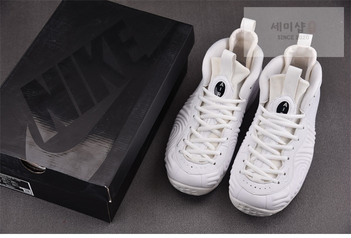 Comme Des Garcons 나이키 x 꼼데가르송 에어 폼포짓 원 화이트 신발 4번 이미지
