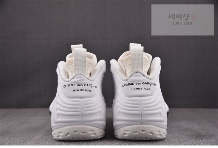 Comme Des Garcons 나이키 x 꼼데가르송 에어 폼포짓 원 화이트 신발 8번 이미지