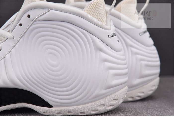 Comme Des Garcons 나이키 x 꼼데가르송 에어 폼포짓 원 화이트 신발 11번 이미지