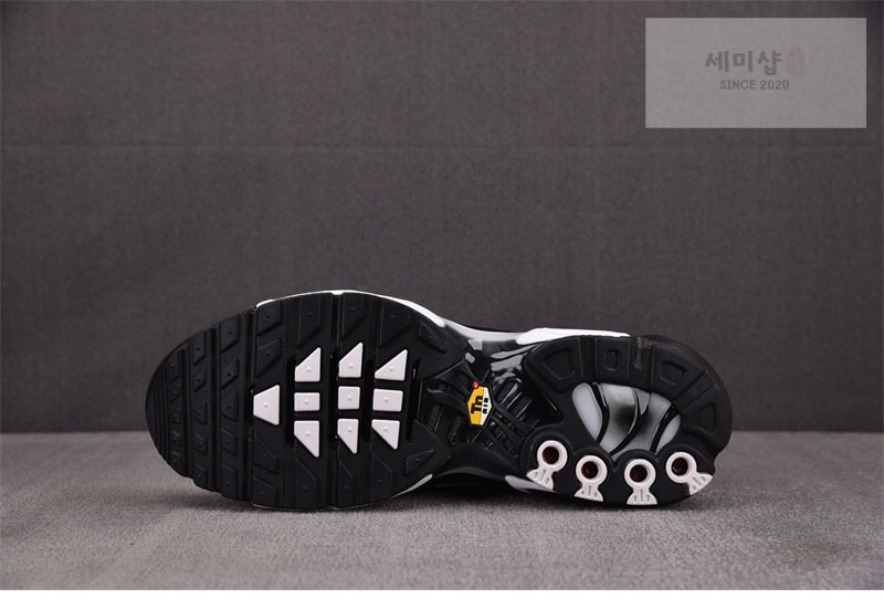 Nike 나이키 에어맥스 플러스 블랙 메탈릭 실버 DM0032-003 신발 14번 이미지