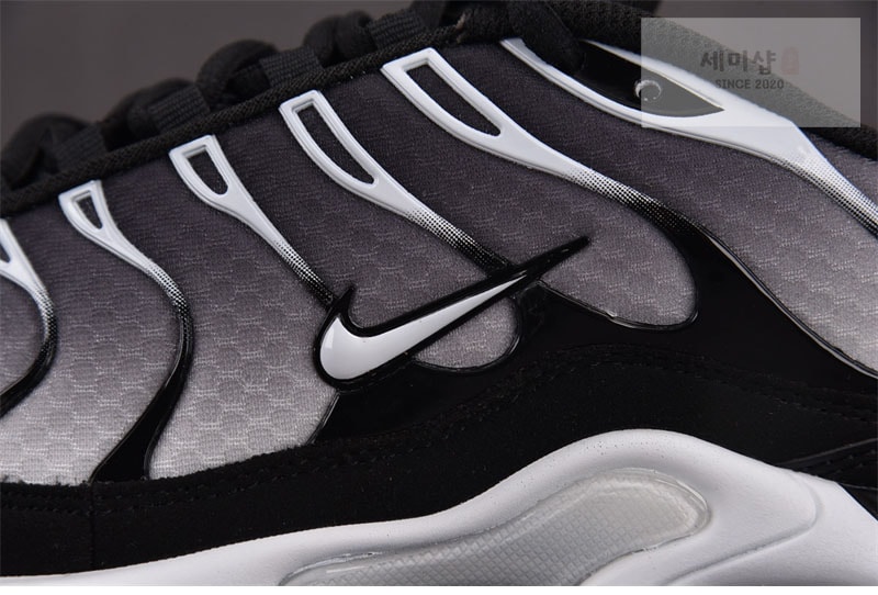 Nike 나이키 에어맥스 플러스 블랙 메탈릭 실버 DM0032-003 신발 10번 이미지