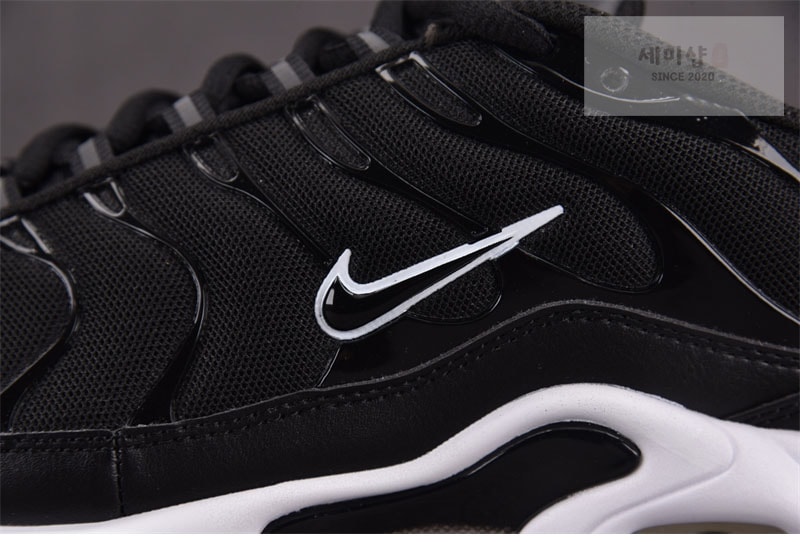 Nike 나이키 에어맥스 플러스 블랙 화이트 DM2362-001 신발 10번 이미지