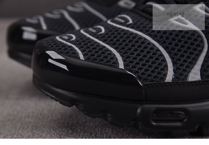 Nike 나이키 에어맥스 플러스 프리미엄 블랙 메탈릭 실버 HQ3029-001 신발 6번 이미지
