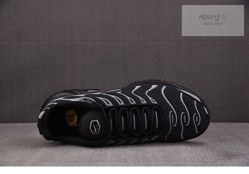 Nike 나이키 에어맥스 플러스 프리미엄 블랙 메탈릭 실버 HQ3029-001 신발 9번 이미지