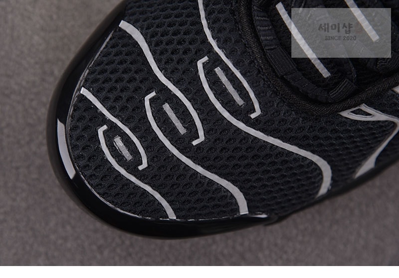 Nike 나이키 에어맥스 플러스 프리미엄 블랙 메탈릭 실버 HQ3029-001 신발 12번 이미지