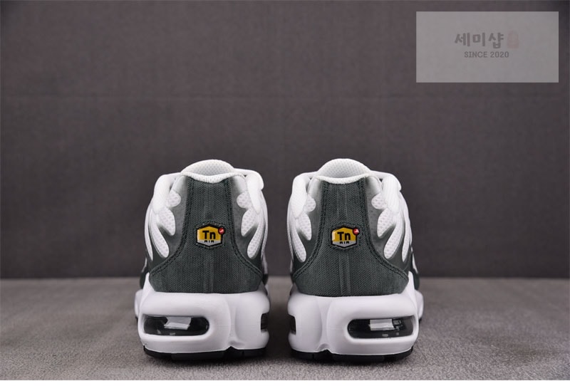 Nike 나이키 에어맥스 플러스 프리미엄 화이트 빈티지 그린 FV6057-100 신발 6번 이미지