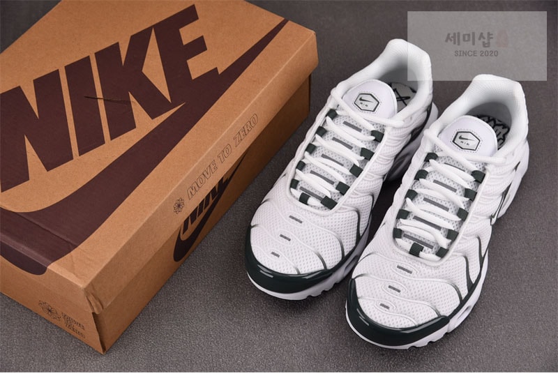 Nike 나이키 에어맥스 플러스 프리미엄 화이트 빈티지 그린 FV6057-100 신발 7번 이미지