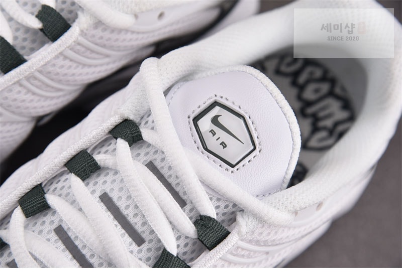 Nike 나이키 에어맥스 플러스 프리미엄 화이트 빈티지 그린 FV6057-100 신발 9번 이미지