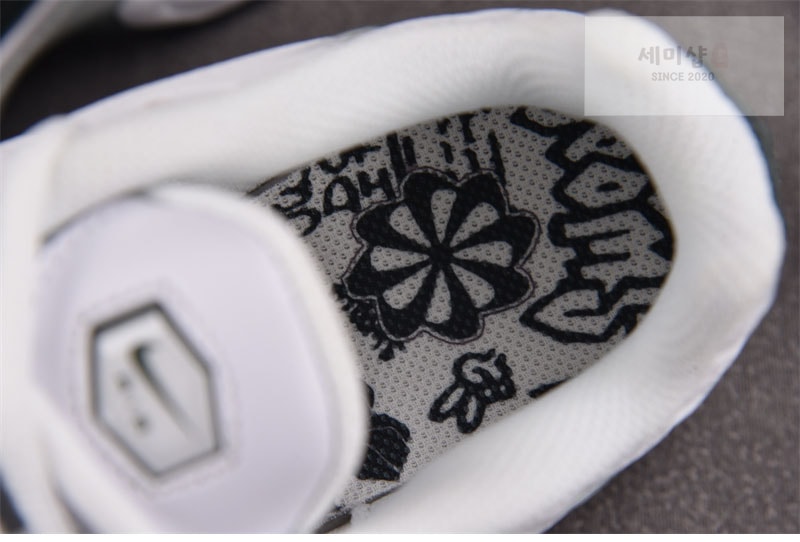 Nike 나이키 에어맥스 플러스 프리미엄 화이트 빈티지 그린 FV6057-100 신발 10번 이미지
