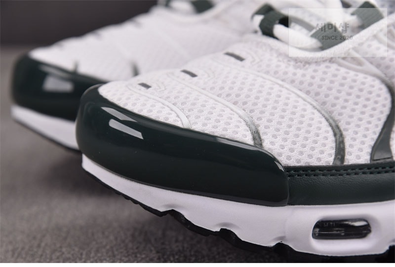 Nike 나이키 에어맥스 플러스 프리미엄 화이트 빈티지 그린 FV6057-100 신발 11번 이미지