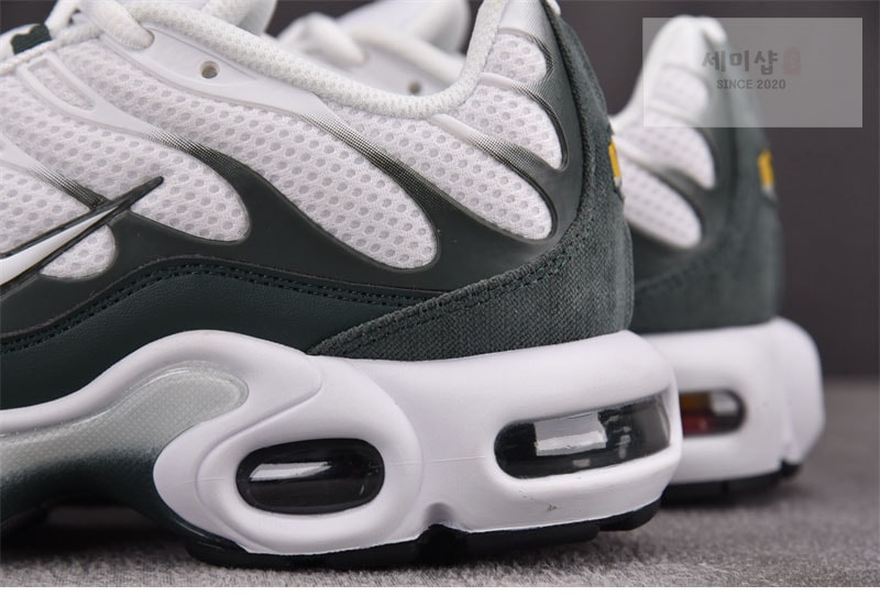 Nike 나이키 에어맥스 플러스 프리미엄 화이트 빈티지 그린 FV6057-100 신발 13번 이미지