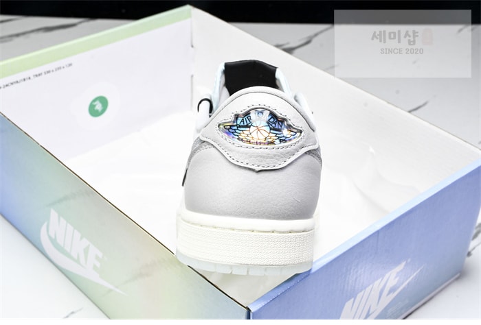 Nike 나이키 에어조던1 레트로 로우 OG “Lunar New Year” 신발 2번 이미지