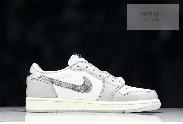 Nike 나이키 에어조던1 레트로 로우 OG “Lunar New Year” 신발 5번 이미지