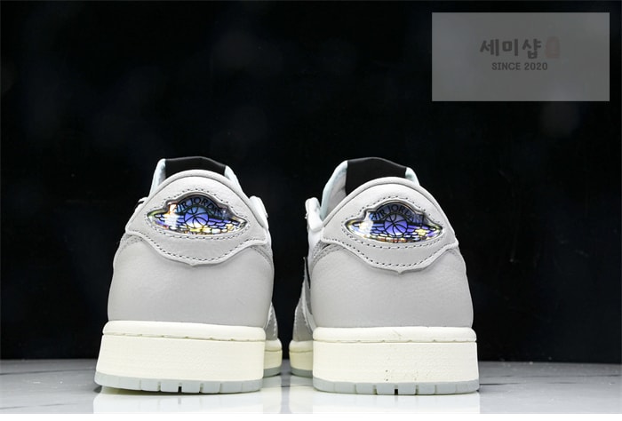 Nike 나이키 에어조던1 레트로 로우 OG “Lunar New Year” 신발 9번 이미지