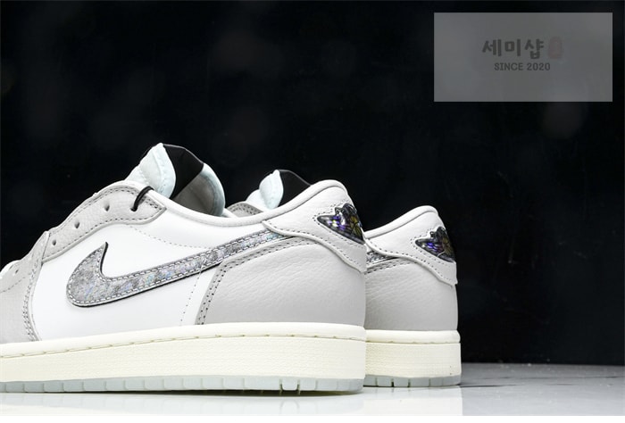 Nike 나이키 에어조던1 레트로 로우 OG “Lunar New Year” 신발 19번 이미지