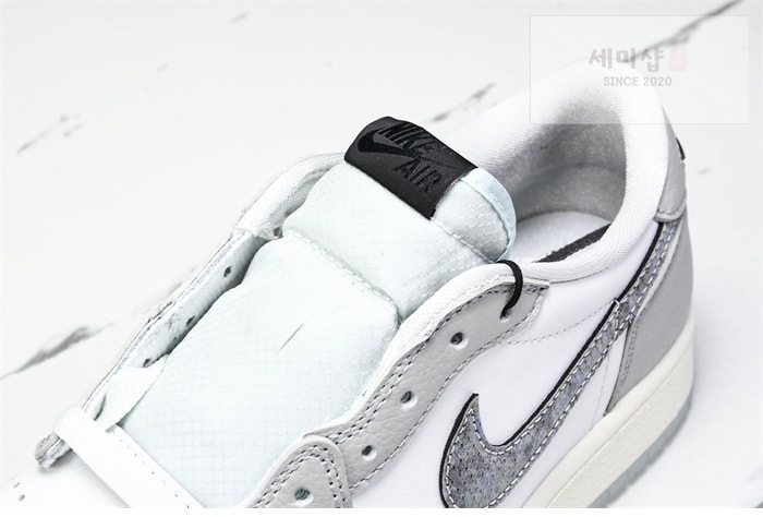 Nike 나이키 에어조던1 레트로 로우 OG “Lunar New Year” 신발 11번 이미지