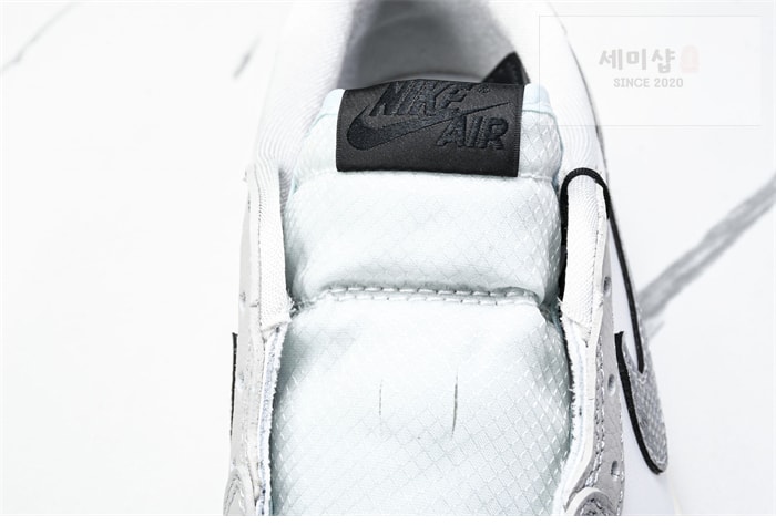 Nike 나이키 에어조던1 레트로 로우 OG “Lunar New Year” 신발 17번 이미지