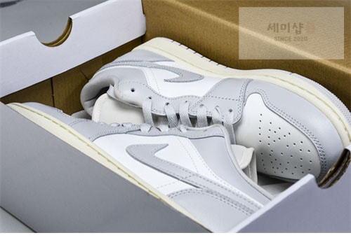 Nike 나이키 에어조던1 로우 세일 뉴트럴 그레이 DC0774-10330 신발 7번 이미지