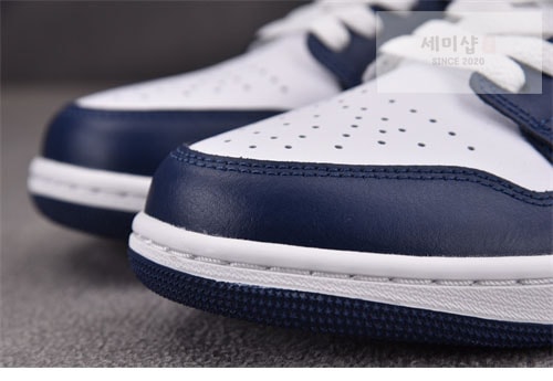Nike 나이키 에어조던1 로우 울프 그레이 미드나잇 네이비 신발 11번 이미지