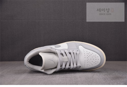 나이키 나이키 에어조던1 로우 코코넛 밀크 뉴트럴 그레이/세일 DC0774-103 신발 9번 이미지