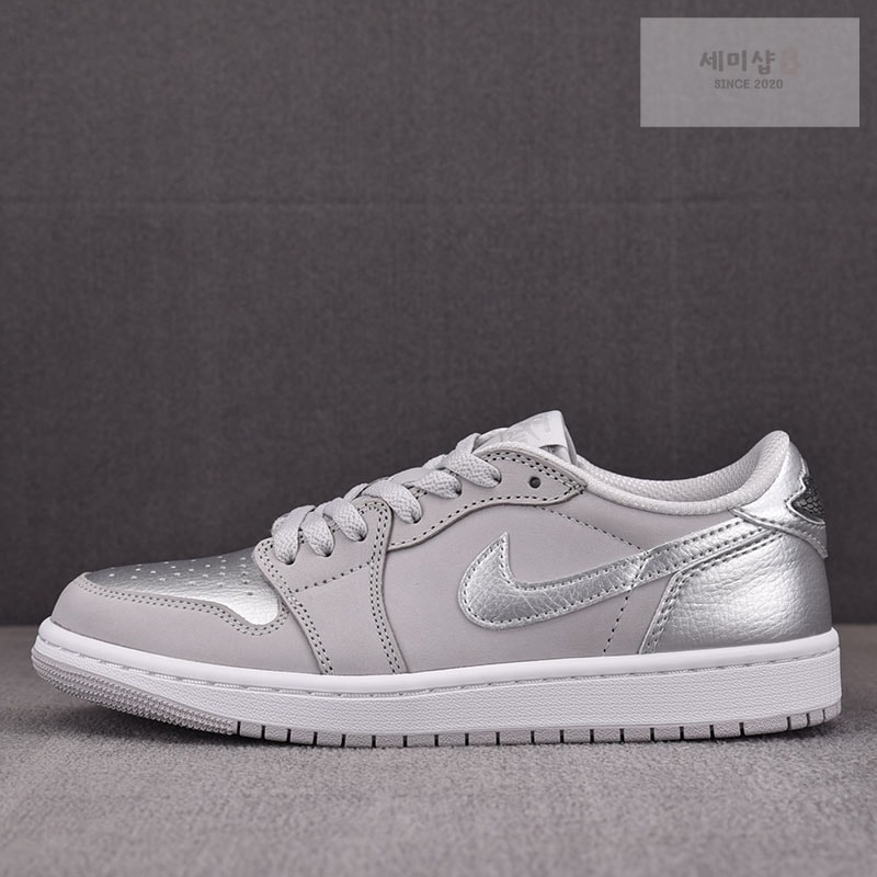Nike 나이키 에어조던1 로우 OG 메탈릭 실버 신발 1번 이미지