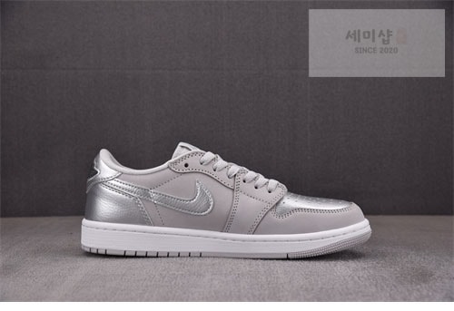 Nike 나이키 에어조던1 로우 OG 메탈릭 실버 신발 2번 이미지