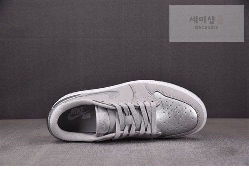 Nike 나이키 에어조던1 로우 OG 메탈릭 실버 신발 3번 이미지