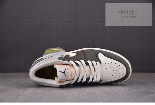 Nike 나이키 에어조던1 로우 SE 까치 FD0399-004 신발 4번 이미지
