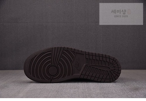 Nike 나이키 에어조던1 x 트래비스 스캇 로우 OG 벨벳 브라운 DM7866-202 신발 5번 이미지