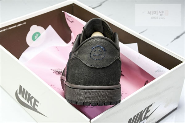 Nike 나이키 에어조던1 x 트레비스 스캇 OG SP “벨벳 브라운” 신발 4번 이미지