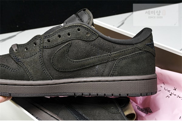 Nike 나이키 에어조던1 x 트레비스 스캇 OG SP “벨벳 브라운” 신발 3번 이미지