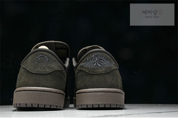Nike 나이키 에어조던1 x 트레비스 스캇 OG SP “벨벳 브라운” 신발 11번 이미지