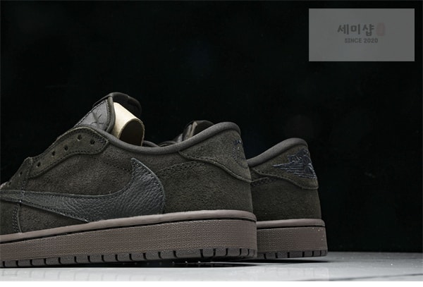 Nike 나이키 에어조던1 x 트레비스 스캇 OG SP “벨벳 브라운” 신발 12번 이미지