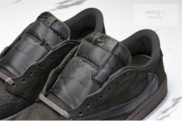 Nike 나이키 에어조던1 x 트레비스 스캇 OG SP “벨벳 브라운” 신발 23번 이미지