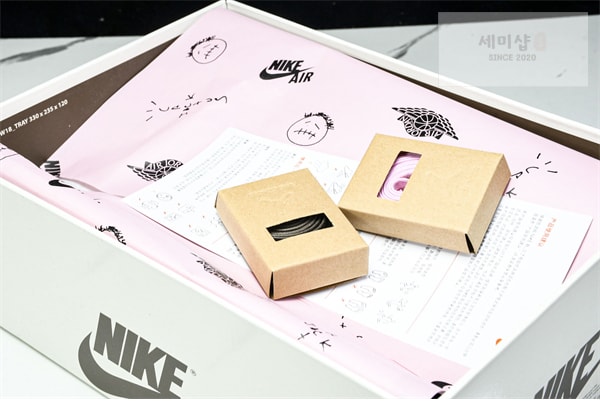 Nike 나이키 에어조던1 x 트레비스 스캇 OG SP “벨벳 브라운” 신발 2번 이미지