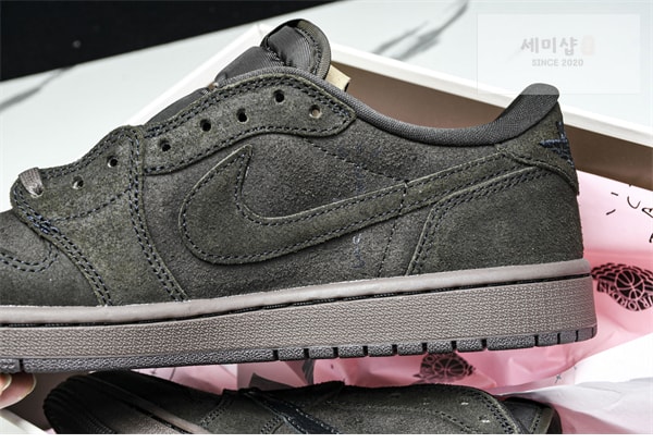 Nike 나이키 에어조던1 x 트레비스 스캇 OG SP “벨벳 브라운” 신발 4번 이미지