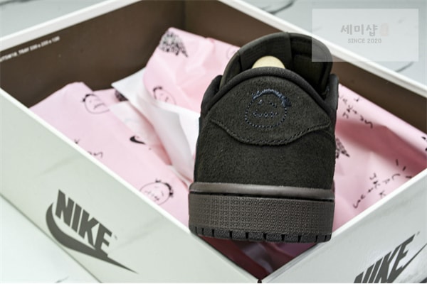 Nike 나이키 에어조던1 x 트레비스 스캇 OG SP “벨벳 브라운” 신발 6번 이미지