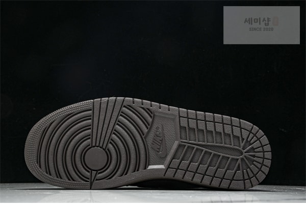 Nike 나이키 에어조던1 x 트레비스 스캇 OG SP “벨벳 브라운” 신발 11번 이미지